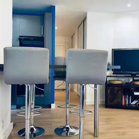 Superbe Climatisé Avec Wifi Classé 3 étoiles à 50 M De La *