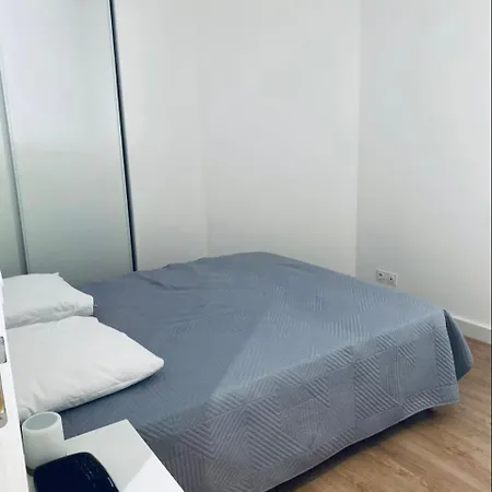 Superbe Climatisé Avec Wifi Classé 3 étoiles à 50 M De La Appartement *