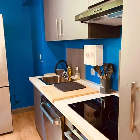 Superbe Climatisé Avec Wifi Classé 3 étoiles à 50 M De La Appartement *