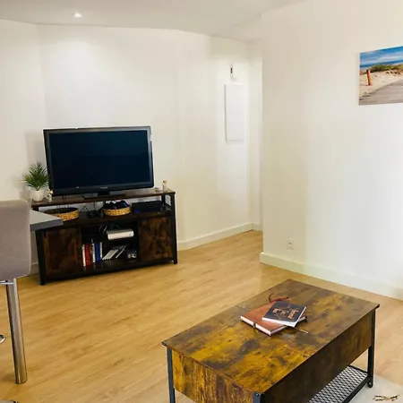 Superbe Climatise Avec Wifi Classe 3 Etoiles A 50 M De La