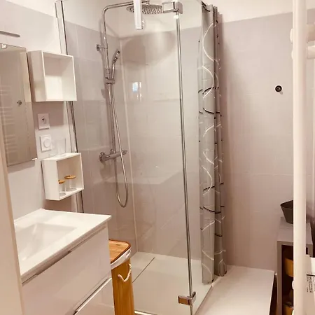 Superbe Climatisé Avec Wifi Classé 3 étoiles à 50 M De La Appartement *