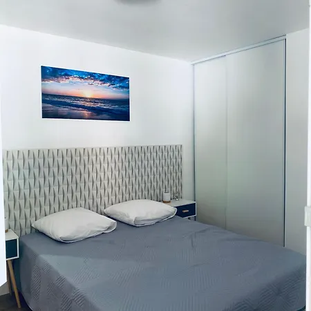 Superbe Climatisé Avec Wifi Classé 3 étoiles à 50 M De La