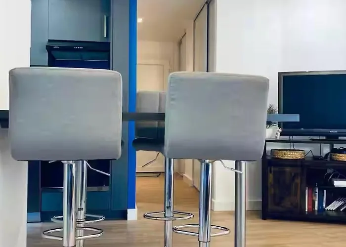 Superbe Climatise Avec Wifi Classe 3 Etoiles A 50 M De La *